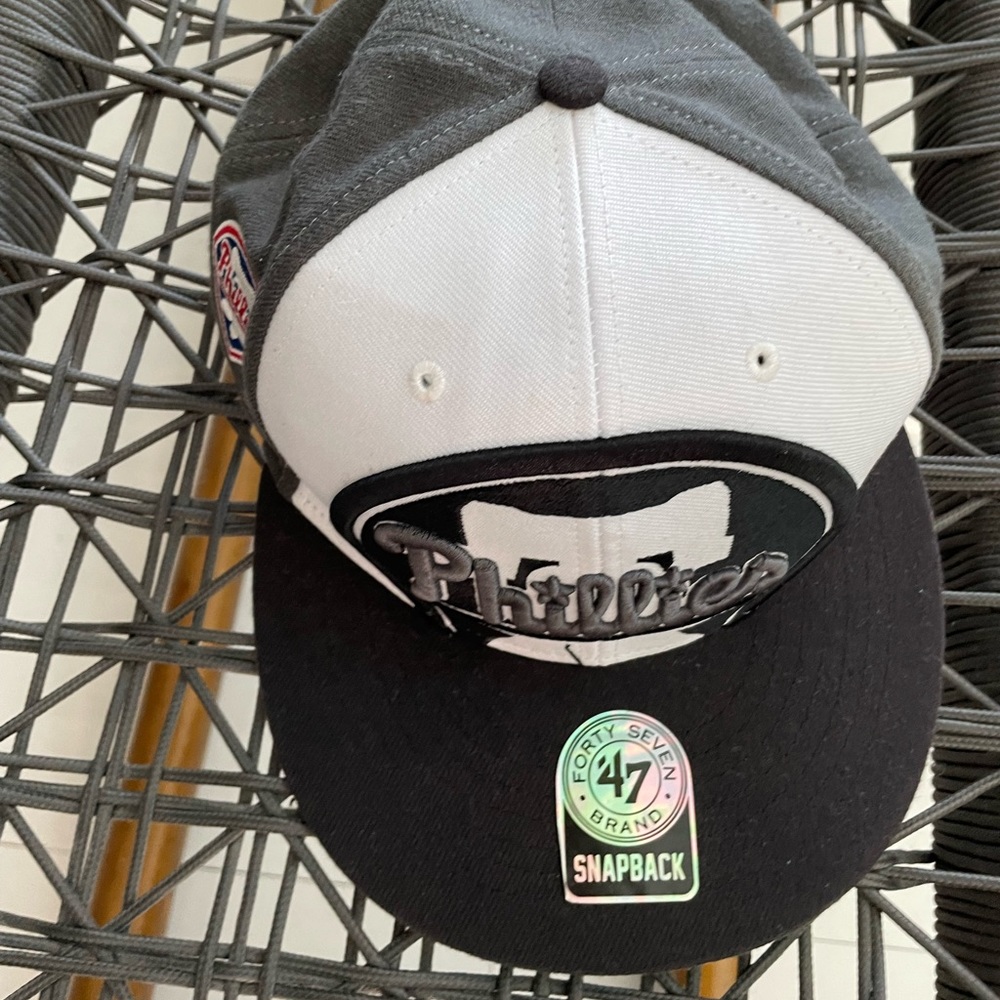 Phillies hat (47) - Picture 4 of 6
